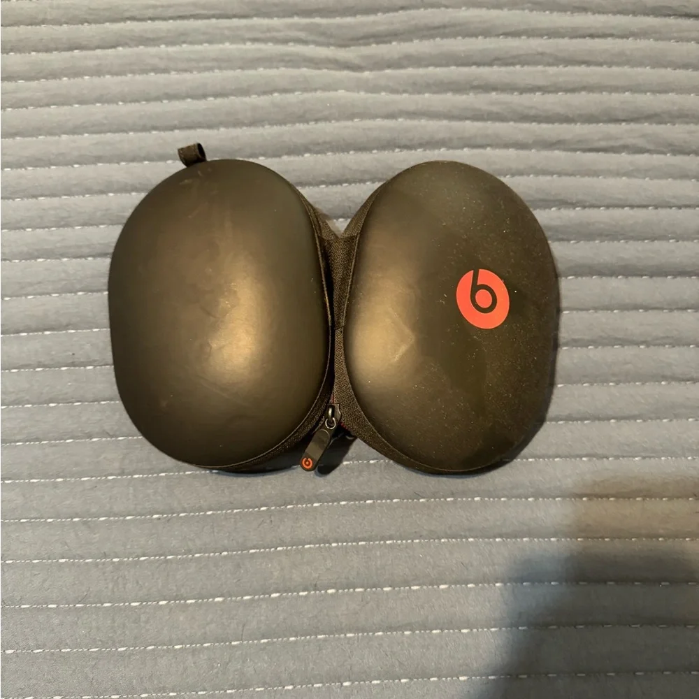 Beats Studio 2s Wireless Headphones